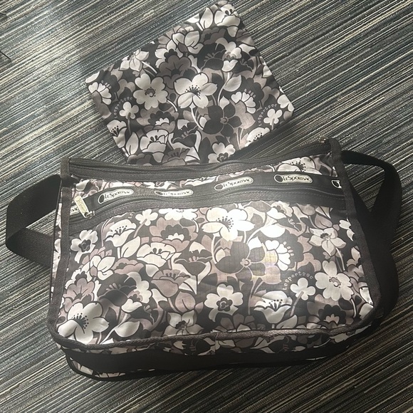 LeSportsac Deluxe Everyday Bag Black and White Shadow Blossom Floral Print - Picture 3 of 8
